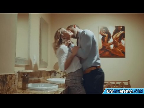 ❤️ Quando una bionda formosa ti seduce in un bagno pubblico Pornoal it.hentaisaturn.ru ❤️